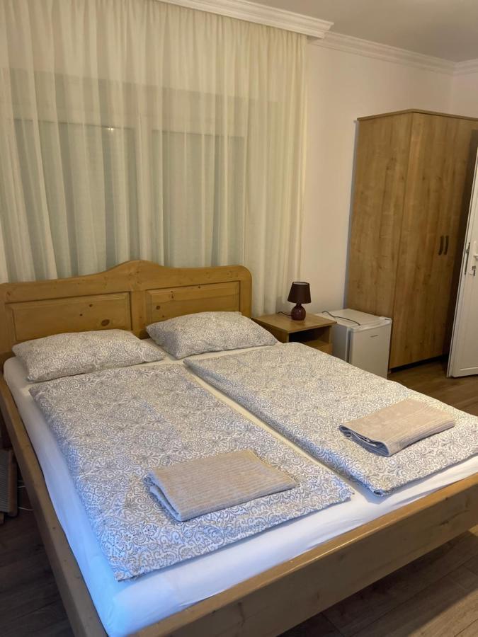 Airport Jazmin Guesthouse Vecses Exterior photo