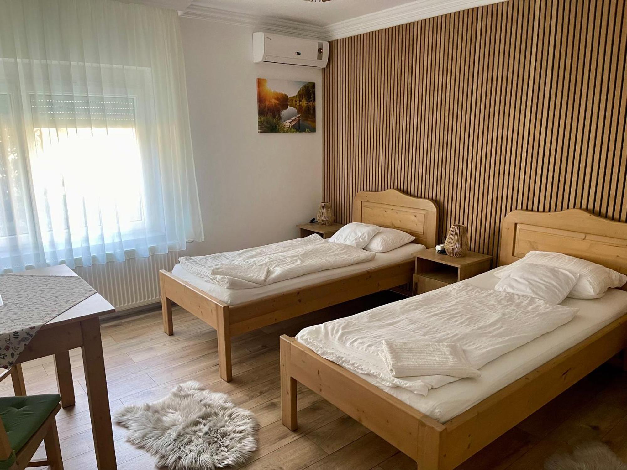 Airport Jazmin Guesthouse Vecses Exterior photo