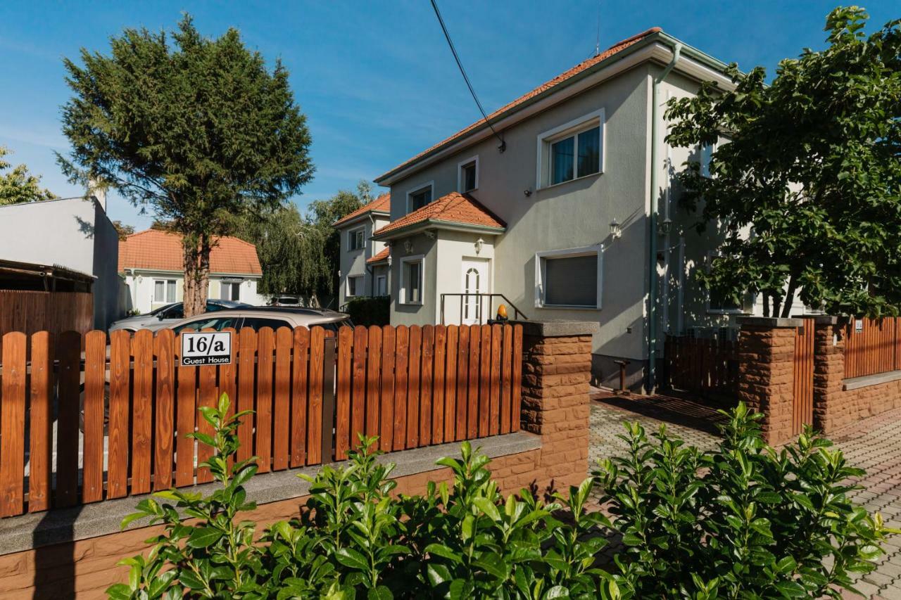 Airport Jazmin Guesthouse Vecses Exterior photo