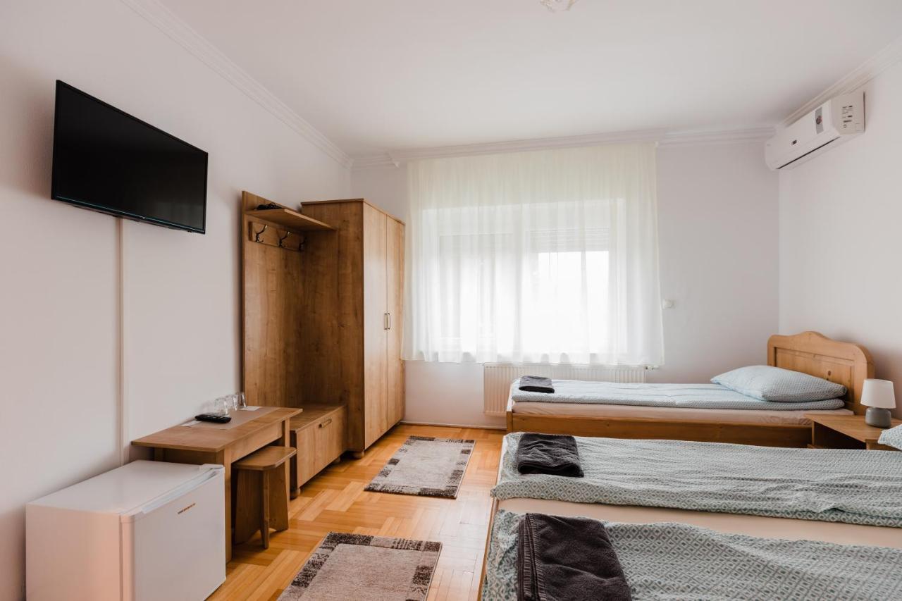 Airport Jazmin Guesthouse Vecses Exterior photo